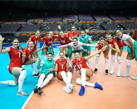 Нашите с разгромна победа в последния си мач на световното