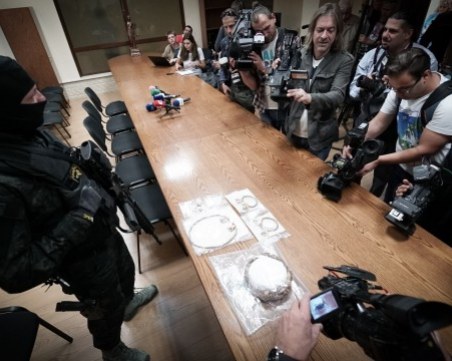 Престъпна група пробвала да продаде златно съкровище за 2 милиона евро СНИМКИ