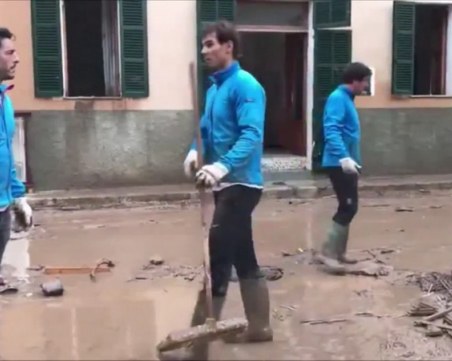 Рафа Надал доказа, че е и голям човек - чисти родния остров Майорка след потопа ВИДЕО