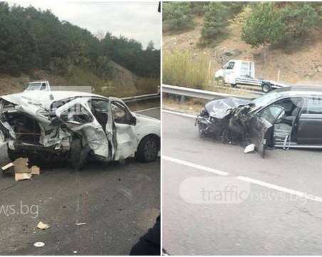 Тежка катастрофа на АМ Тракия! Две коли са смачкани до неузнаваемост  СНИМКИ