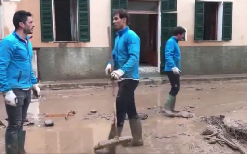 Рафа Надал доказа, че е и голям човек - чисти родния остров Майорка след потопа ВИДЕО