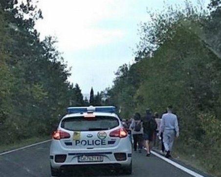 Автобус с деца пламна в движение