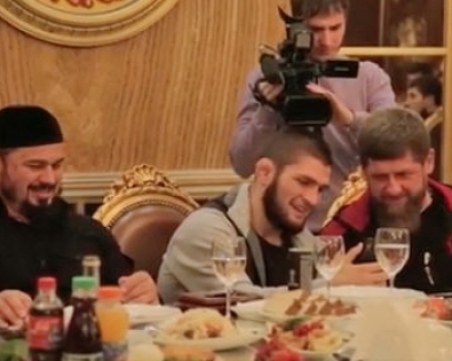 Чеченският лидер подари Мерцедес на Хабиб Нурмагомедов