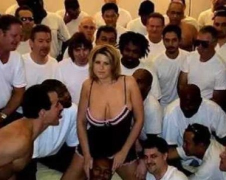 Ето как живее жената, преспала с 919 мъже за ден