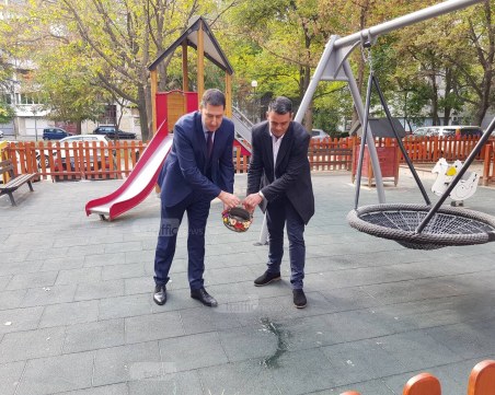 Конфликтната площадка в центъра на Пловдив вече е факт! Искат бутане на игрище СНИМКИ