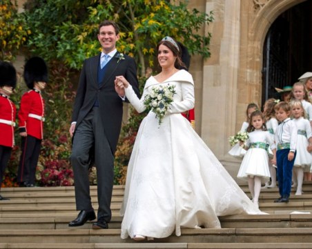 Кралица Елизабет II омъжи внучка си