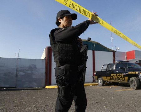 Строящ се търговски център се срути в Мексико, има загинали