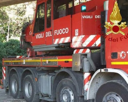 Тир с българи се преобърна на виадукт в Торино