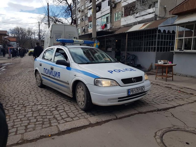 Разбиха домашна работилница за цигари в Столипиново, шестима са арестувани