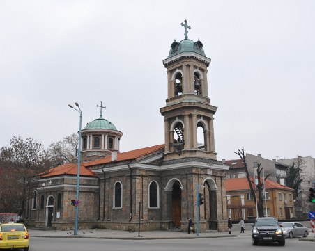 Историята на една от най-красивите църкви под тепетата