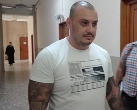 Арестуваха Кюфтето за палежа пред апартамента на репортера тази нощ СНИМКИ