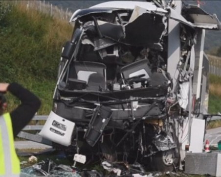 Автобус с тийнейджъри катастрофира край Лугано