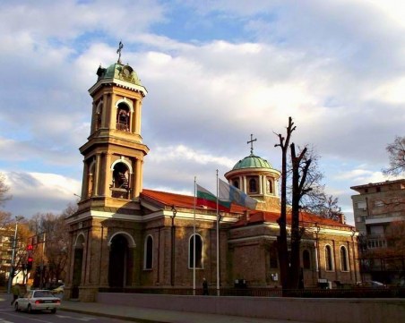 Петковден е! Зимата идва с много именици