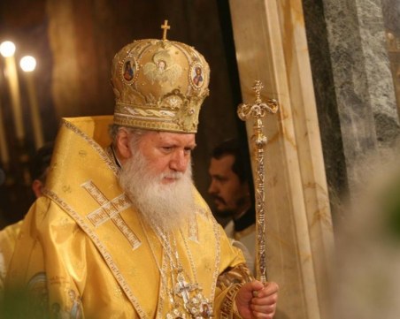 Вместо подаръци за патриарха ни,  дават пари за болничен апарат