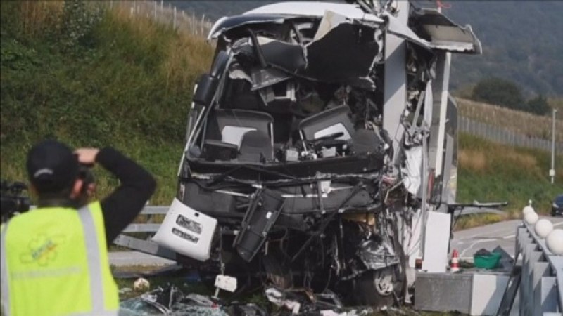 Автобус с тийнейджъри катастрофира край Лугано