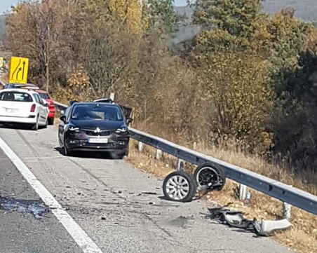 Катастрофа затруднява движението на АМ Тракия СНИМКА