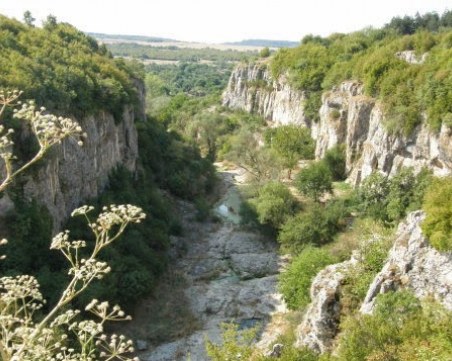 Млад мъж загина след падане в Еменския каньон