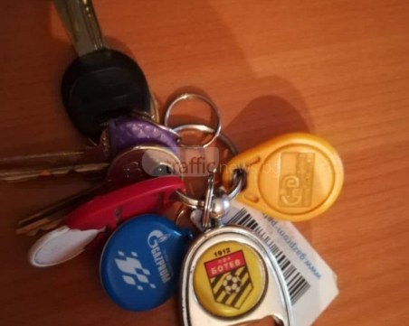 Някой търси ли си ключовете? Пловдивчанин ги намери в Кючука СНИМКА