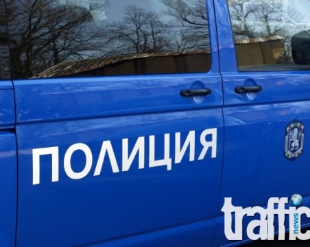 Полицейски бус отнесе кола при гонка в столицата