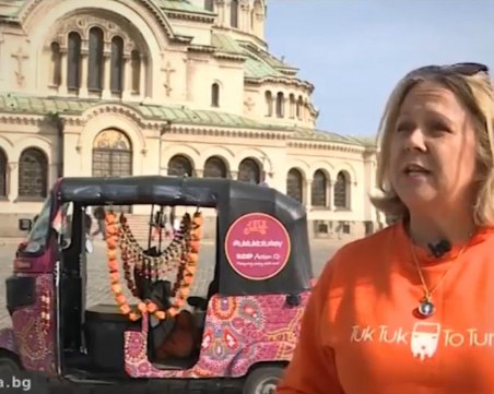 Семейство ще измине 6000 км на триколка в памет на дъщеря си, минават и през Пловдив