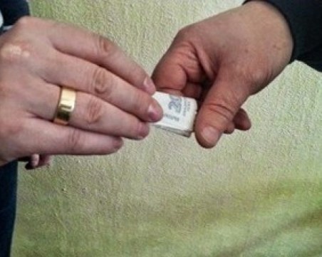 Шофьор опита да подкупи полицаи на АМ Тракия, получи белезници