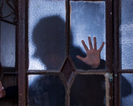 Задържаха двама психично болни мъже в Пазарджик, единият нападнал баба си