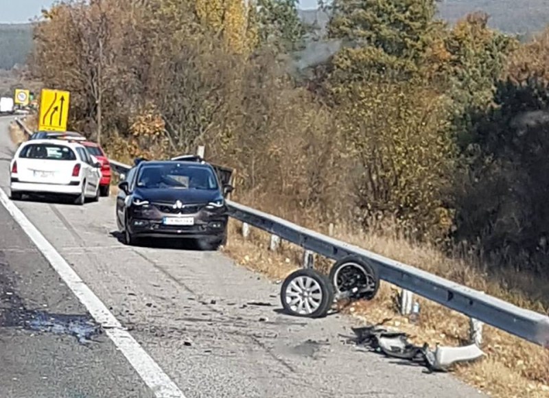 Катастрофа затруднява движението на АМ Тракия СНИМКА