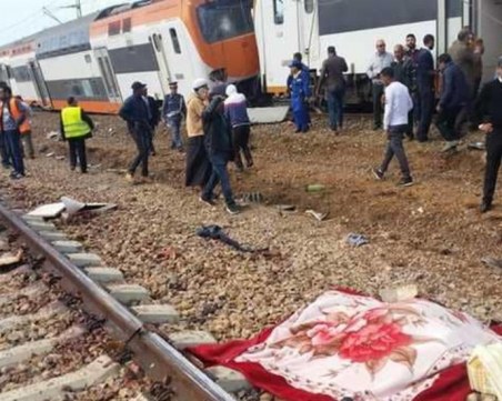 10 души са загинали, a 90 са ранени при инцидент с влак в Мароко СНИМКА