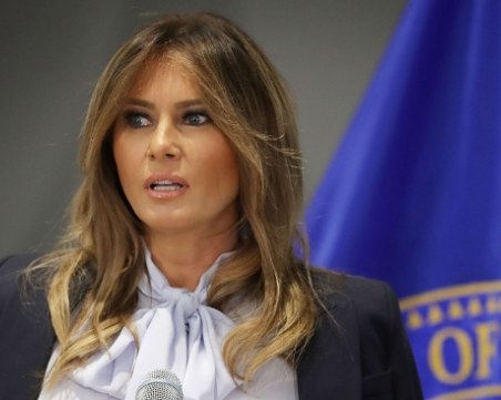 Двойничка на Мелания Тръмп направи стриптийз в Белия дом ВИДЕО