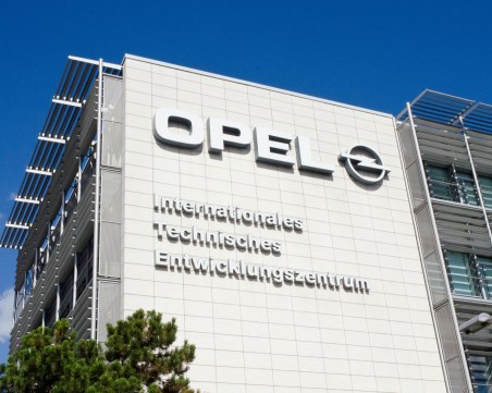 Претърсиха офисите на Опел в Германия! Връщат от пазара 100 000 коли