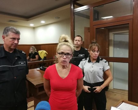 Десислава Иванчева и заместничката й излизат под домашен арест