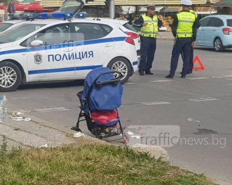 Майката и бебето, пометени от автобус в Пловдив, са в болница! Движението е затворено СНИМКИ+ВИДЕО
