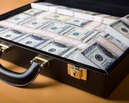 Откриха 1,7 милиона долара в бидони край пристанище