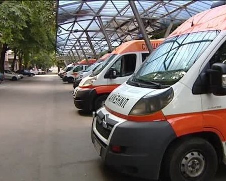 Тежка катастрофа! Мъж загина, след като се заби в крайпътни дървета