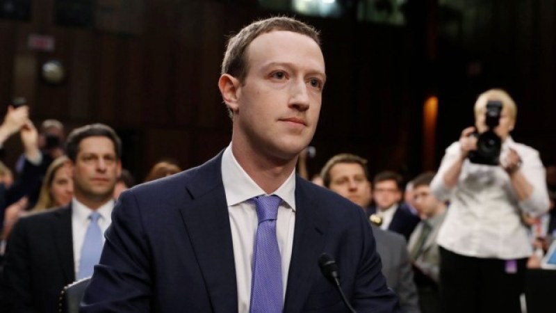 Акционери искат да свалят Зукърбърг от ръководството на Фейсбук