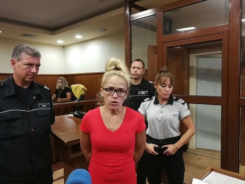 Десислава Иванчева и заместничката й излизат под домашен арест