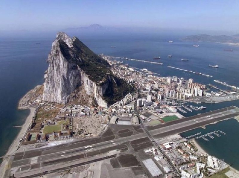 Лондон и Брюксел по-близо до Брекзит – стиснаха си ръцете за Гибралтар