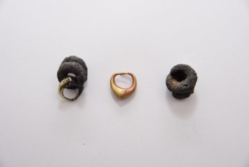 Откриха златни накити на 5000 години в могилата в местността 