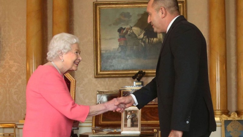 Президентът Радев покани кралица Елизабет II на гости в България СНИМКИ