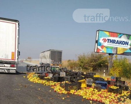 Хайде на ябълките! Тир ги 