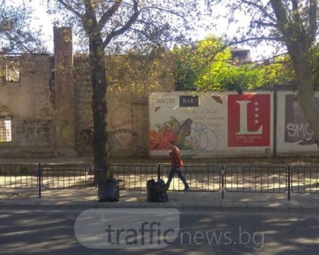 Какво се случва с една от най-старите пловдивски сгради, две години след опустошителния пожар? СНИМКИ