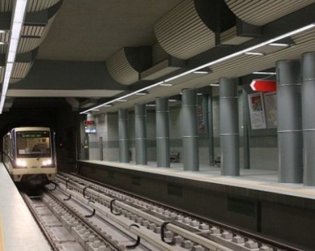 Мъж се хвърли пред влака в метрото в София