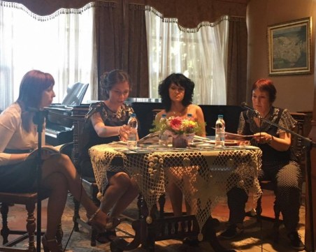 Ученичка от Английската представя първата си книга в Тракарт