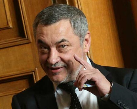 Грозно, по-грозно... Валери Симеонов! Кресливите жени с уж болните деца му искат оставката