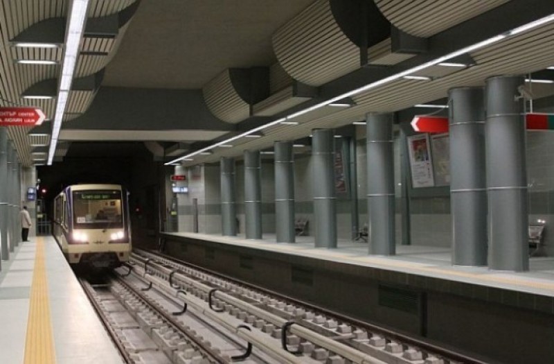 Мъж се хвърли пред влака в метрото в София
