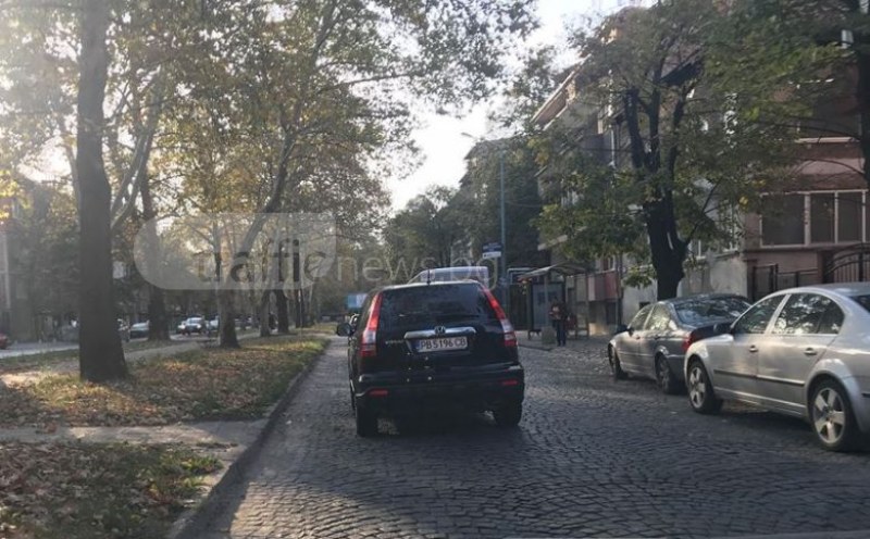 Този джип не признава светофари! Замалко да блъсне момиче в Пловдив! СНИМКИ