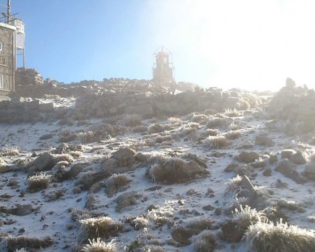 Честито! Сняг покри най-високия връх в България