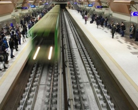 Младежът, паднал в метрото в София, е в тежко състояние в реанимацията