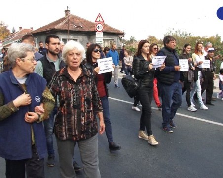 Нервите на жителите в Труд не издържат, поискаха оставки! ВИДЕО