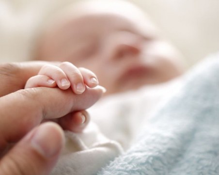 Българката ражда първо дете на 26 г., италианката - на 31